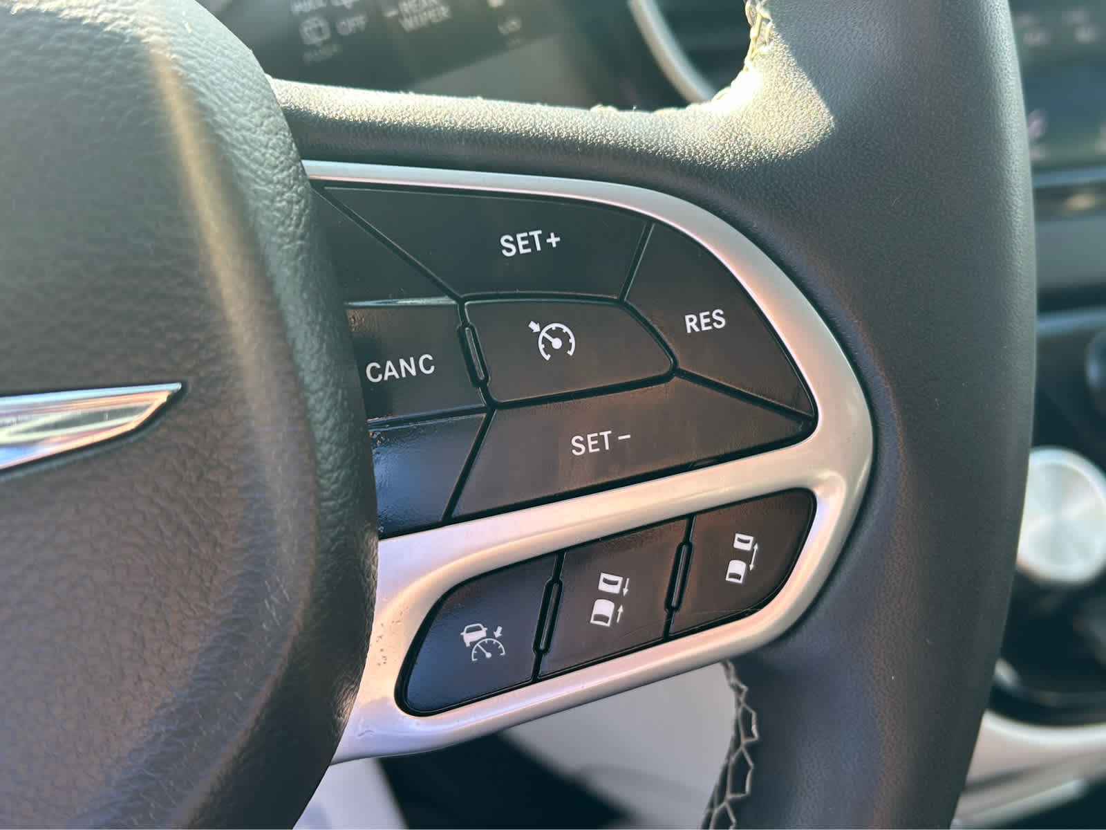 Used 2023 Chrysler Pacifica - photo 28