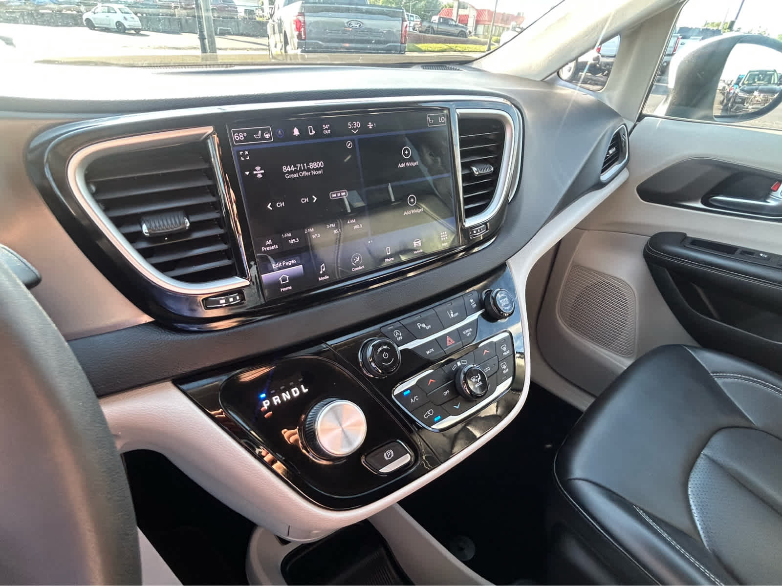 Used 2023 Chrysler Pacifica - photo 32