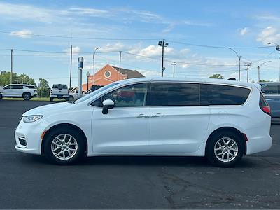 Used 2023 Chrysler Pacifica - photo 1