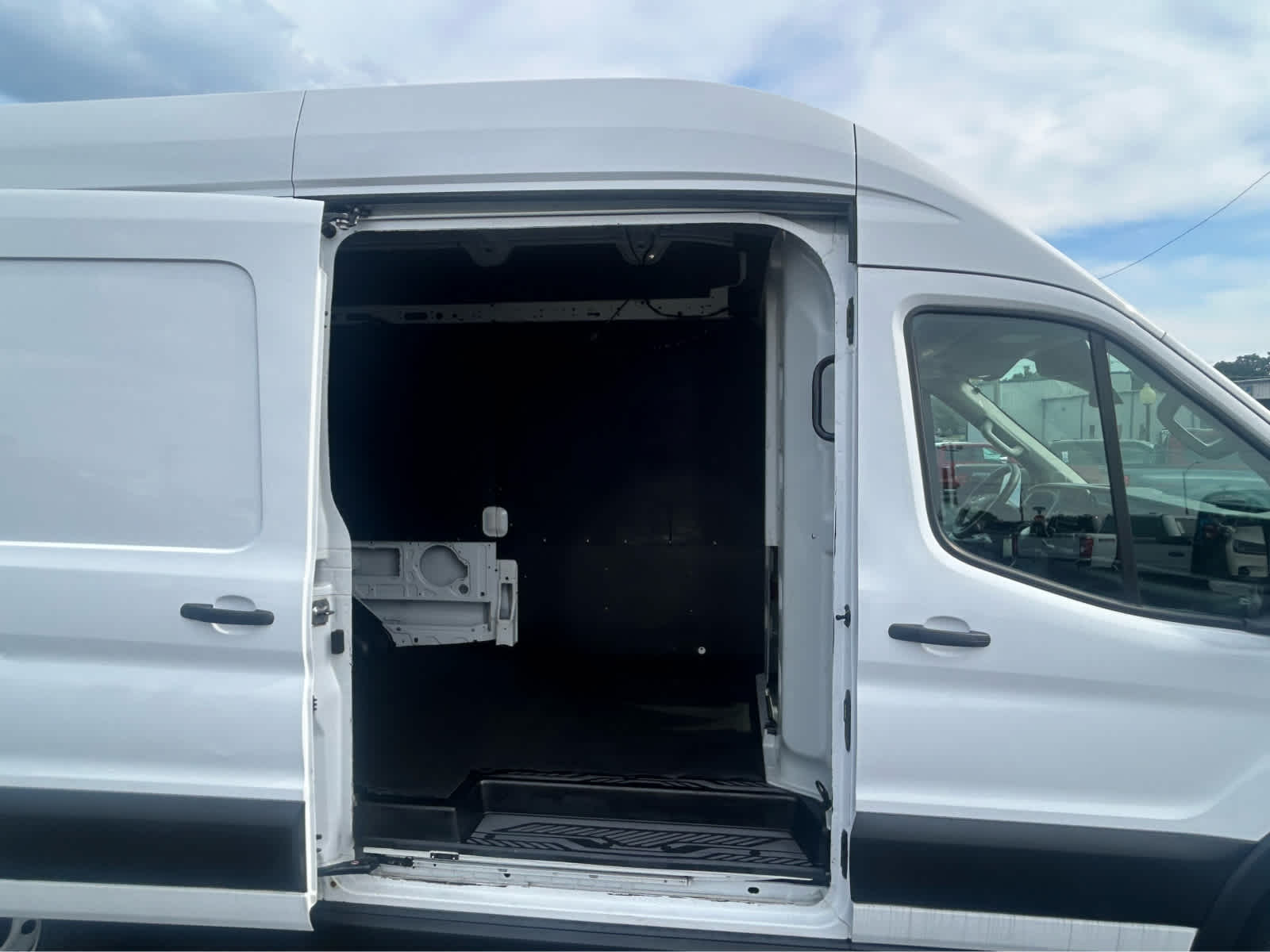Used 2023 Ford Transit 250 - photo 7