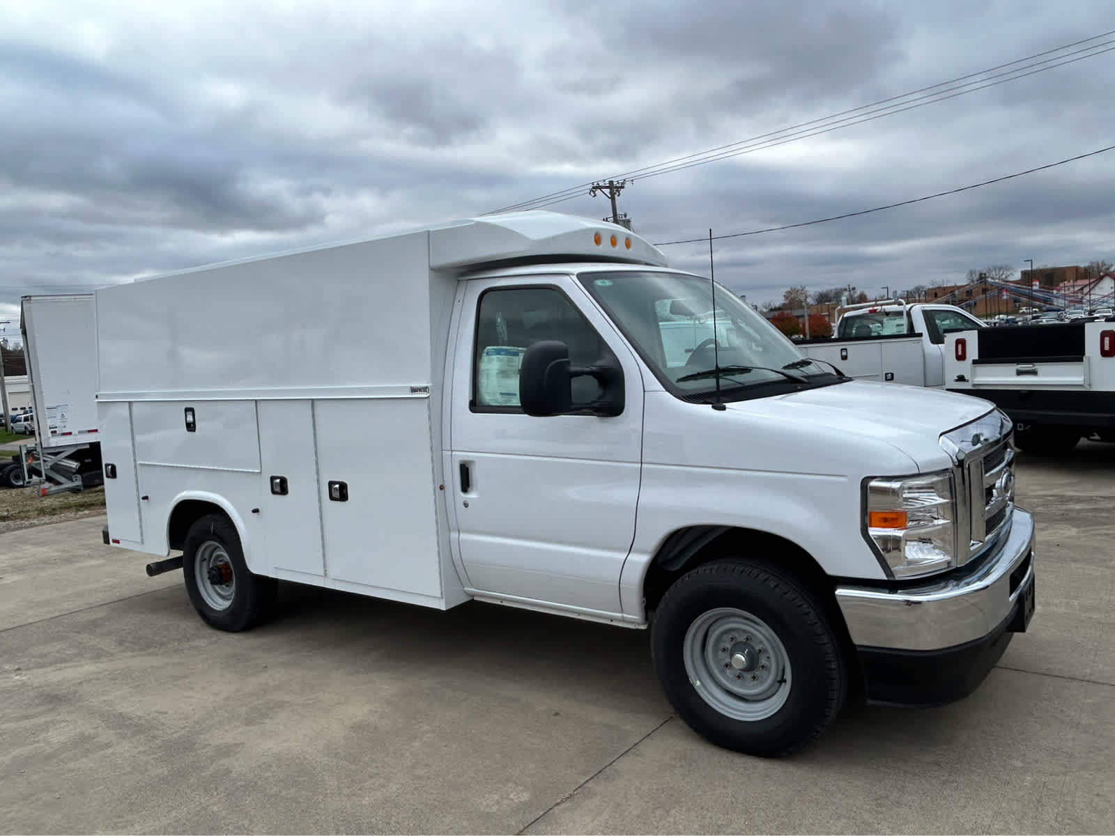New 2025 Ford E-350 - photo 8