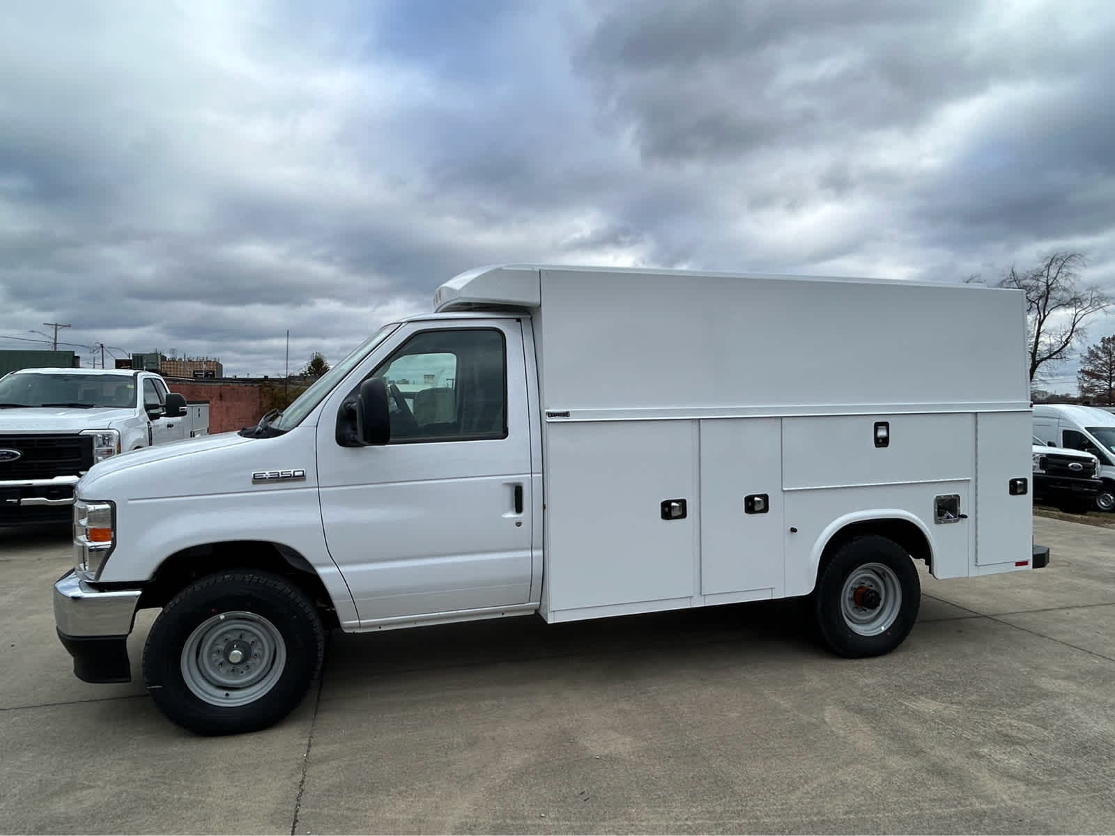 New 2025 Ford E-350 - photo 9