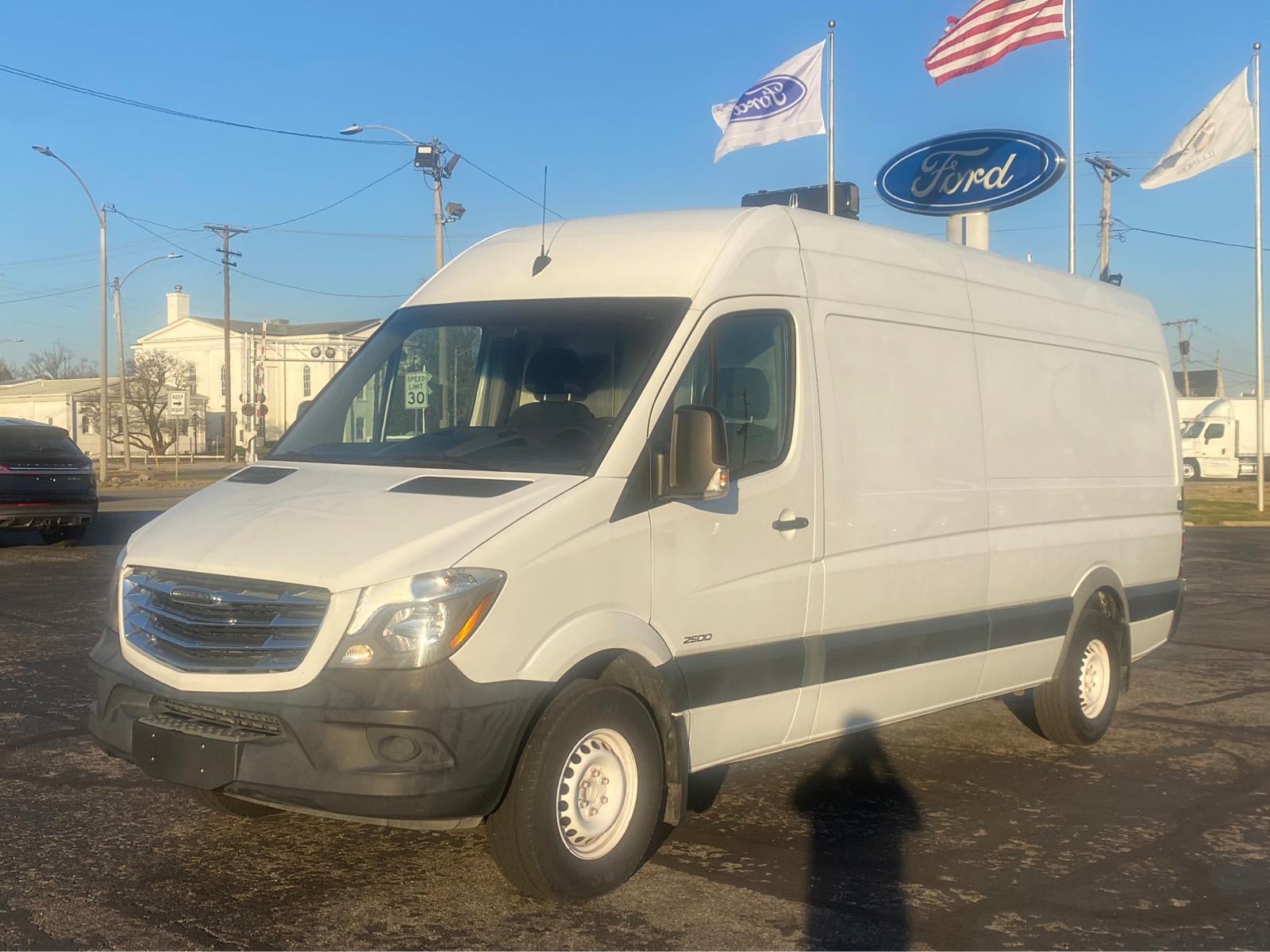 Used 2015 Freightliner Sprinter 2500 - photo 1