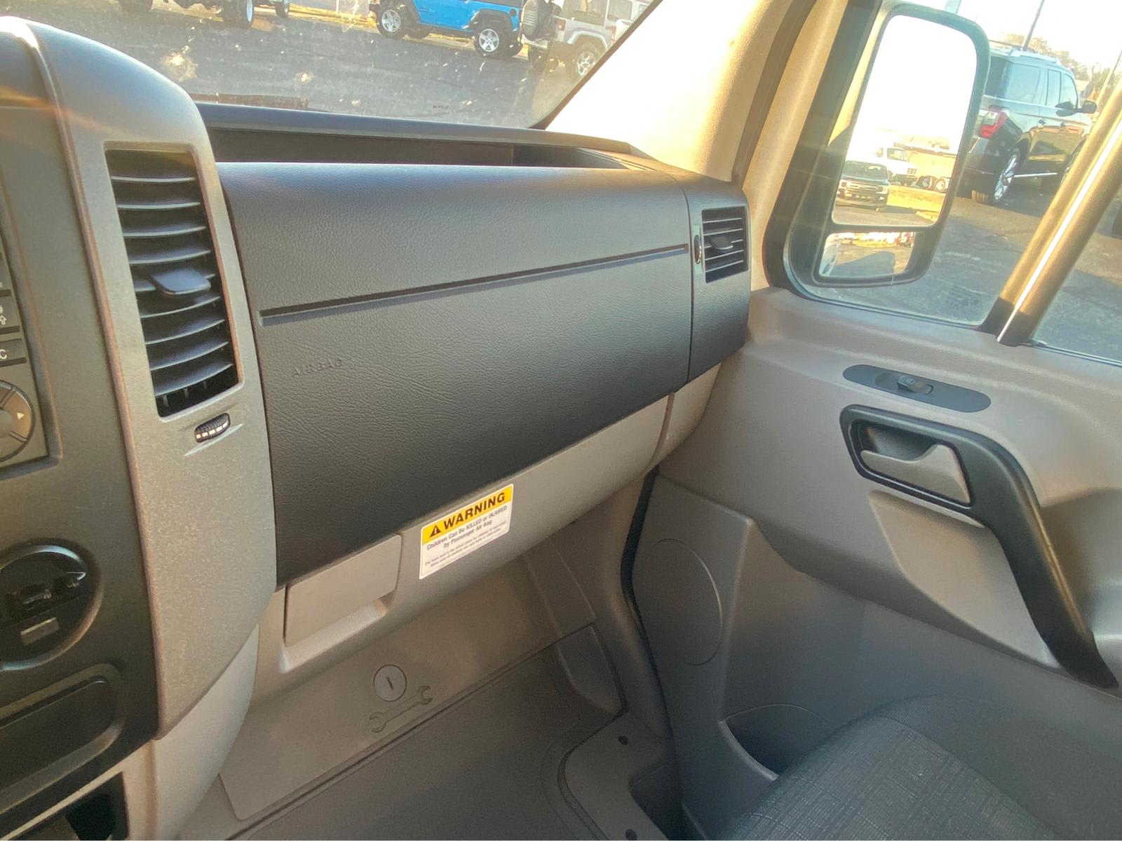 Used 2015 Freightliner Sprinter 2500 - photo 32