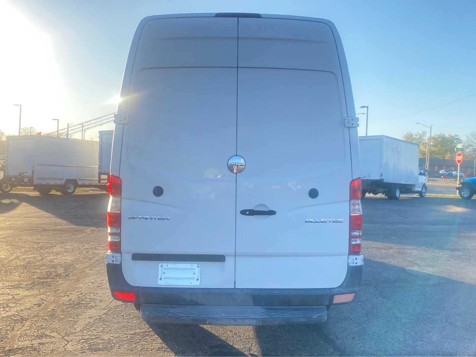 Used 2015 Freightliner Sprinter 2500 - photo 2
