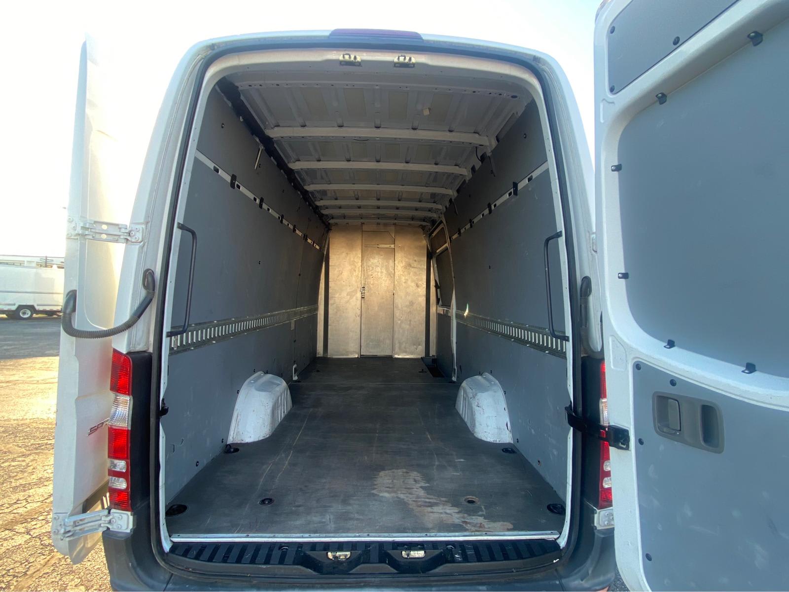 Used 2015 Freightliner Sprinter 2500 - photo 9