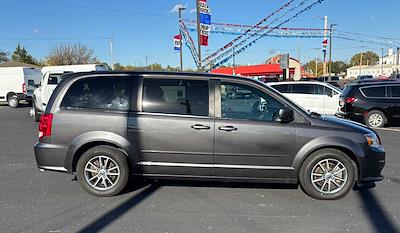 Used 2016 Dodge Grand Caravan - photo 1