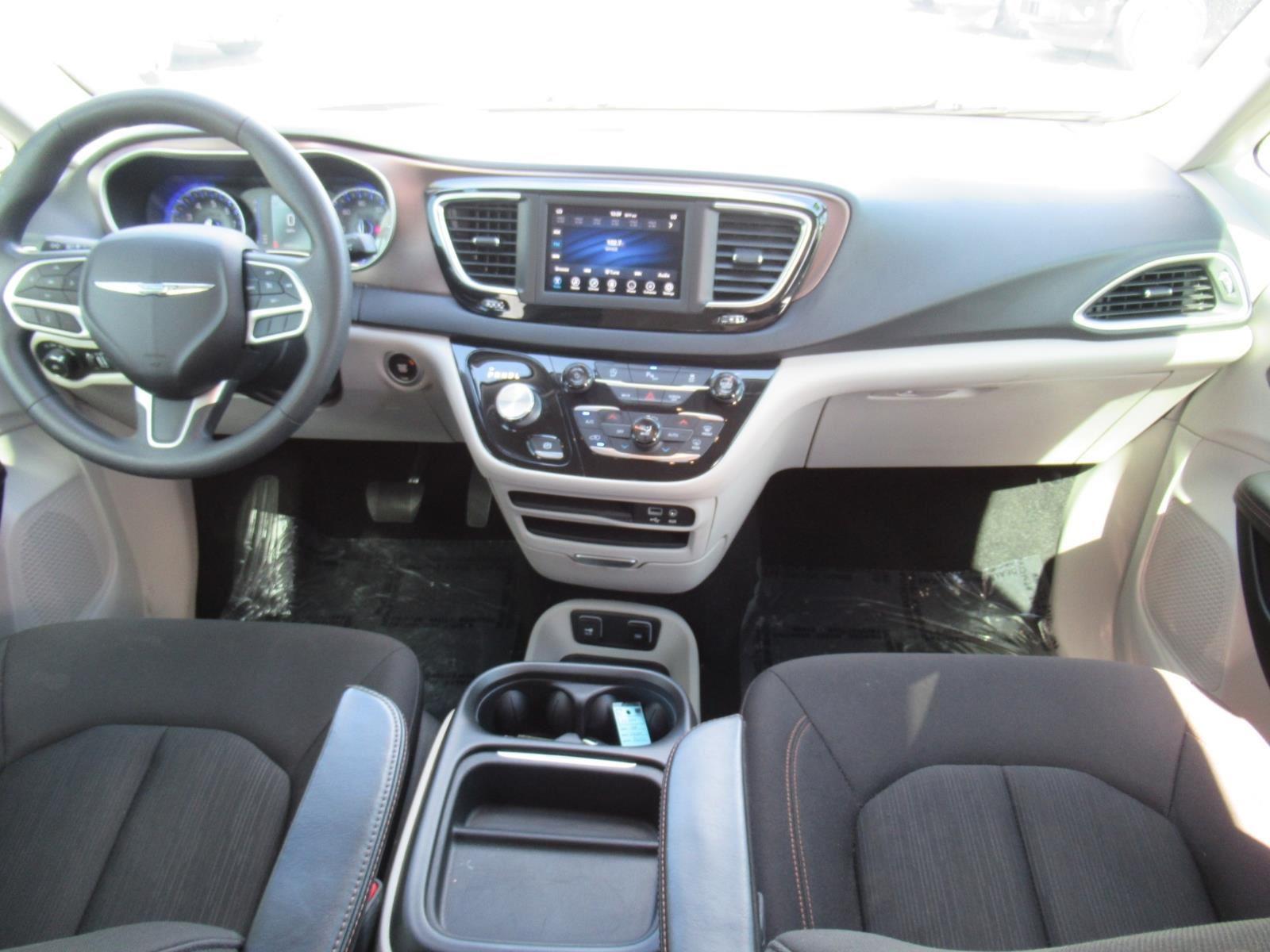 Used 2018 Chrysler Pacifica - photo 14