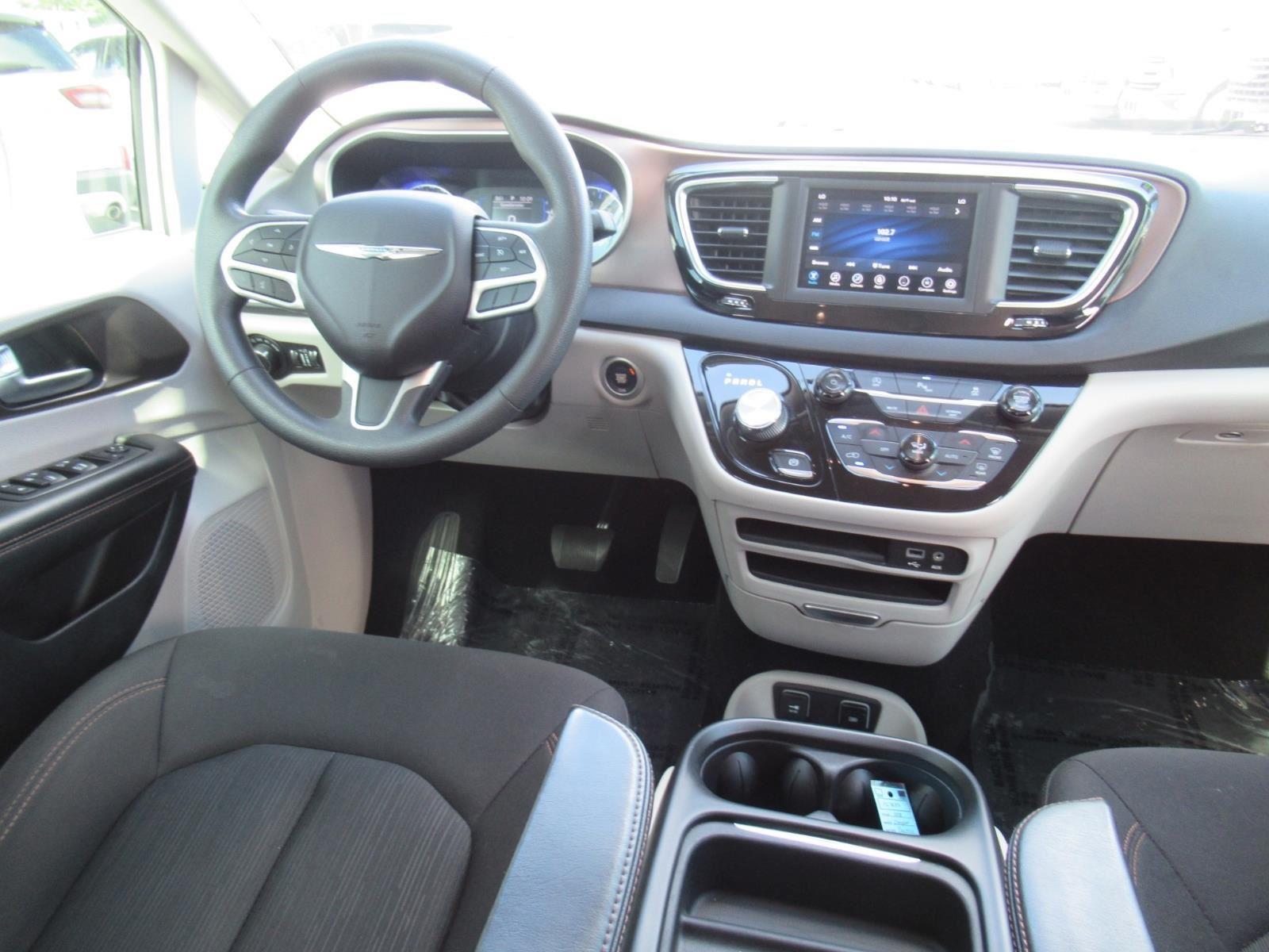 Used 2018 Chrysler Pacifica - photo 15