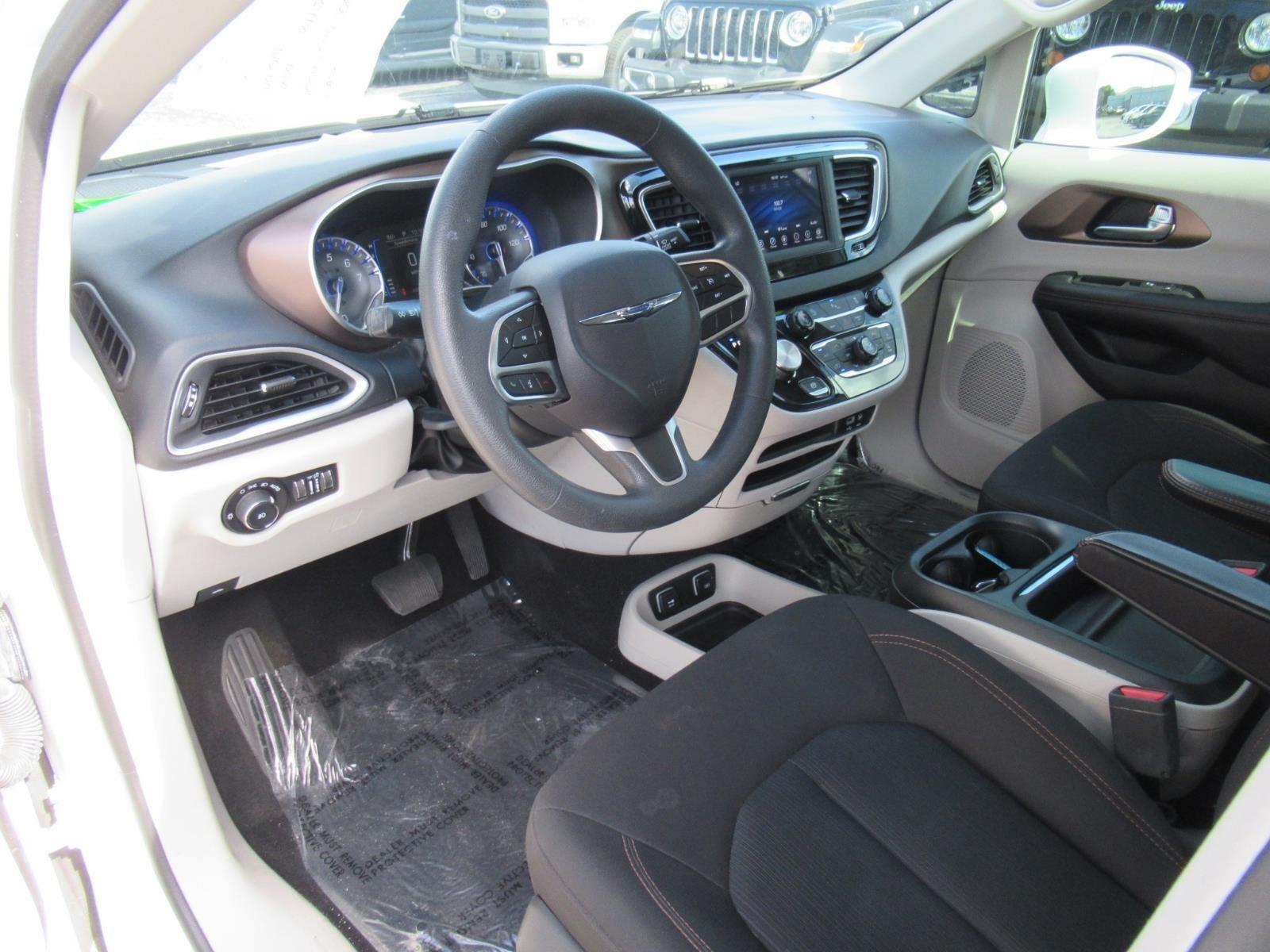 Used 2018 Chrysler Pacifica - photo 17