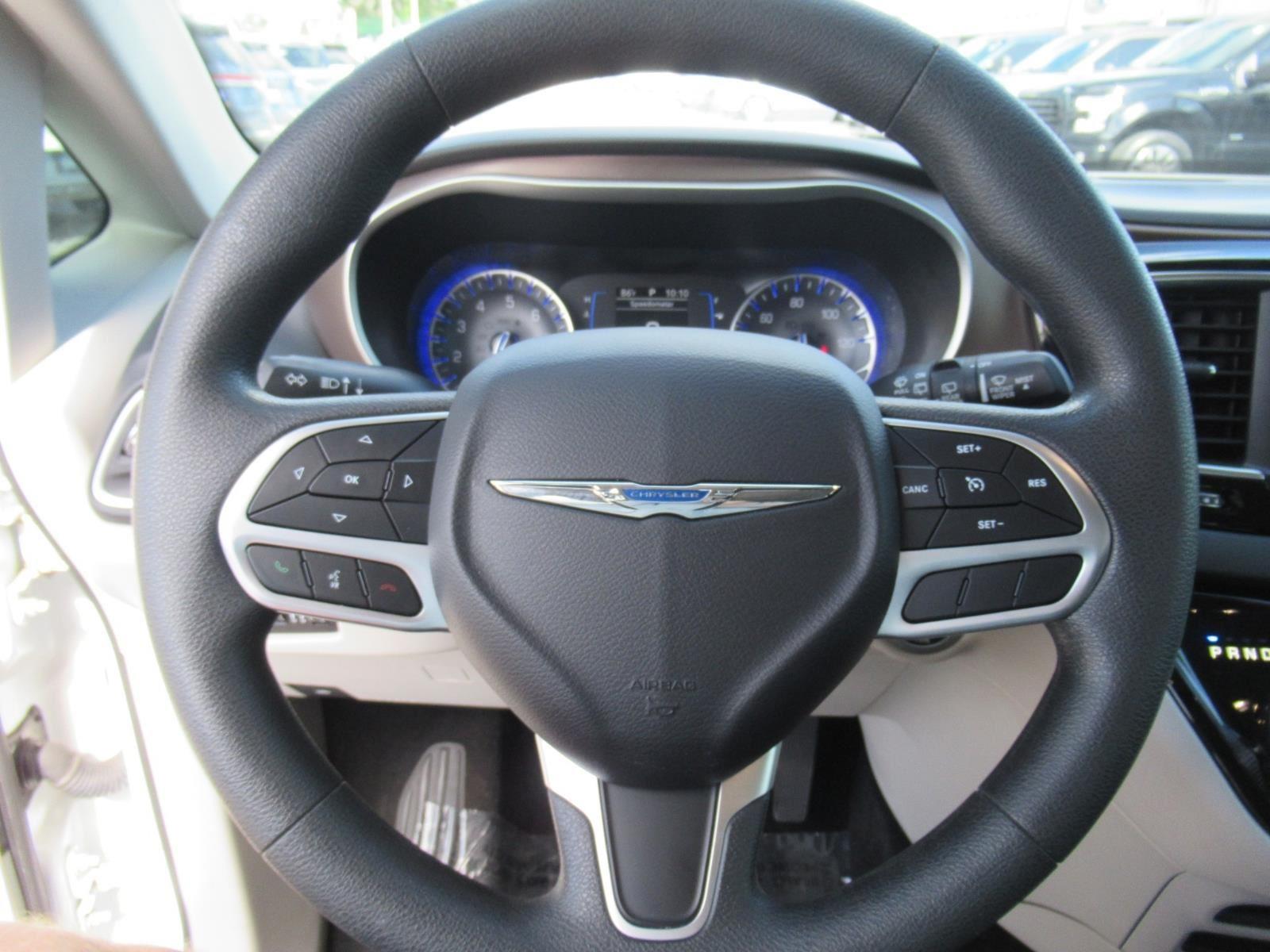 Used 2018 Chrysler Pacifica - photo 21