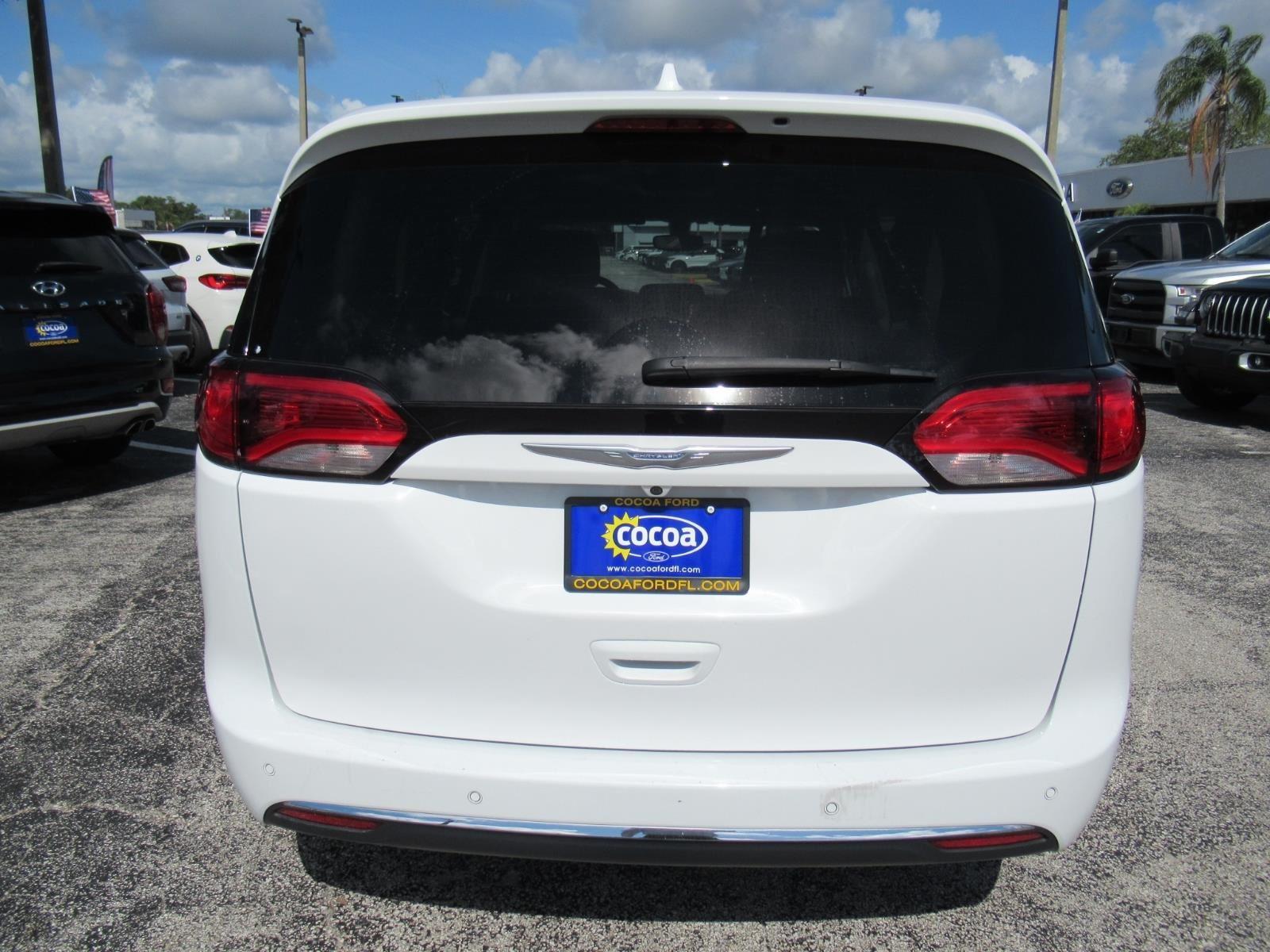 Used 2018 Chrysler Pacifica - photo 5