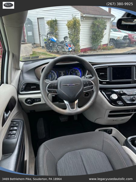Used 2018 Chrysler Pacifica - photo 24