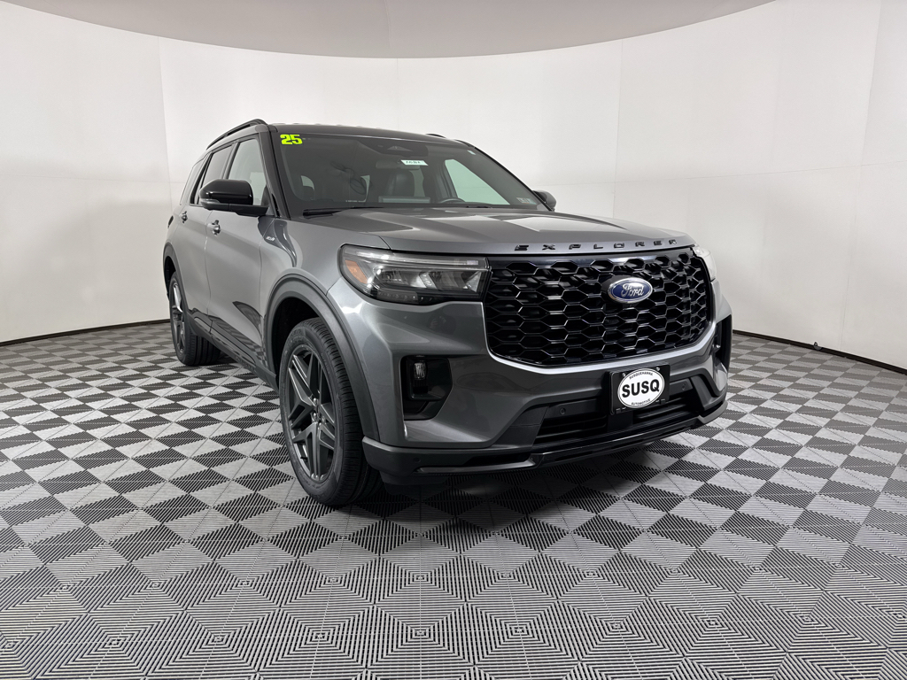 Used 2025 Ford Explorer - photo 1