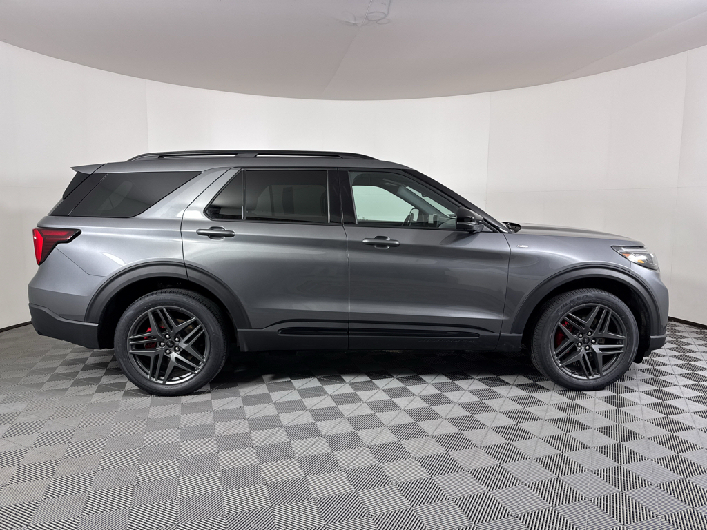 Used 2025 Ford Explorer - photo 13