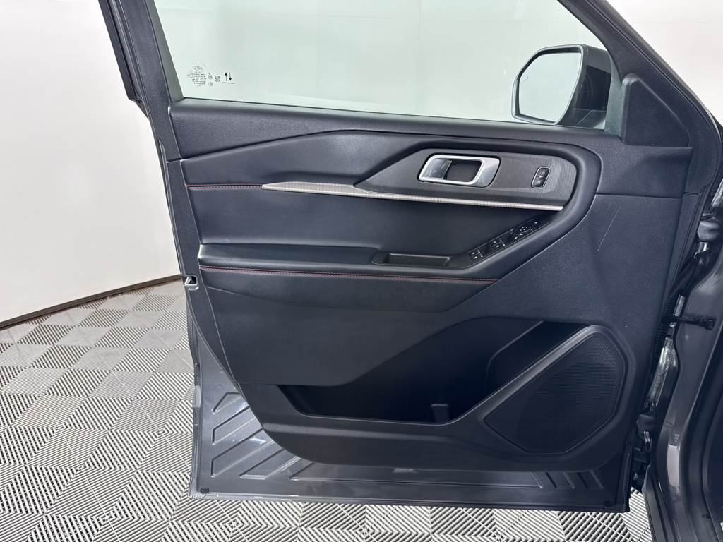 Used 2025 Ford Explorer - photo 28