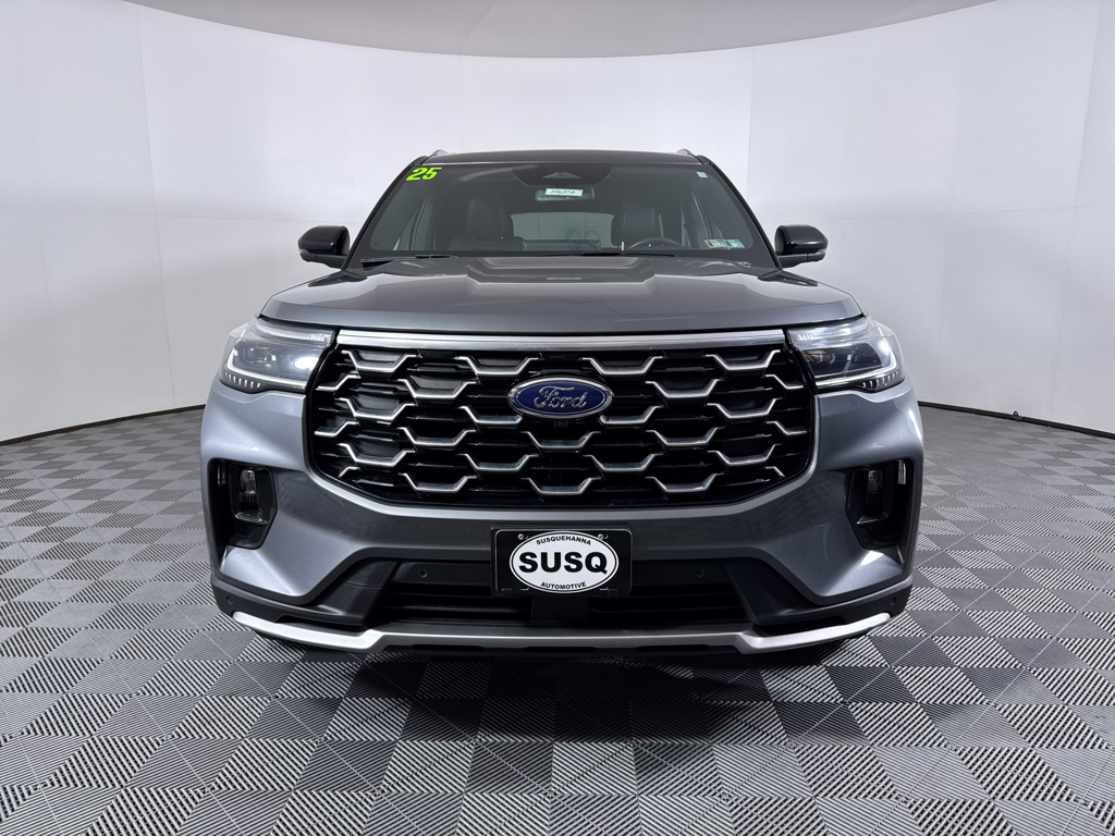 Used 2025 Ford Explorer - photo 2