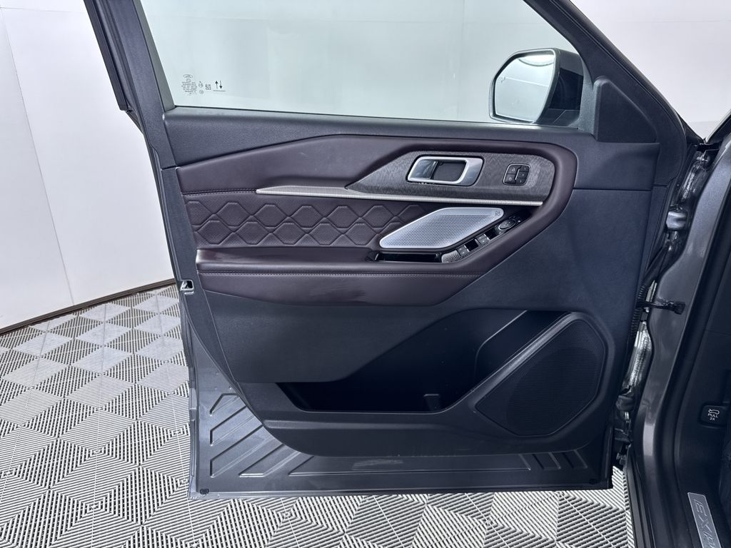 Used 2025 Ford Explorer - photo 28