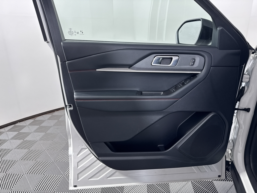 Used 2025 Ford Explorer - photo 29