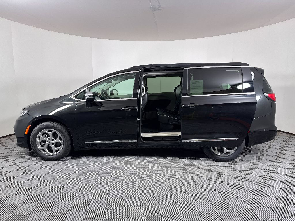 Used 2023 Chrysler Pacifica - photo 12