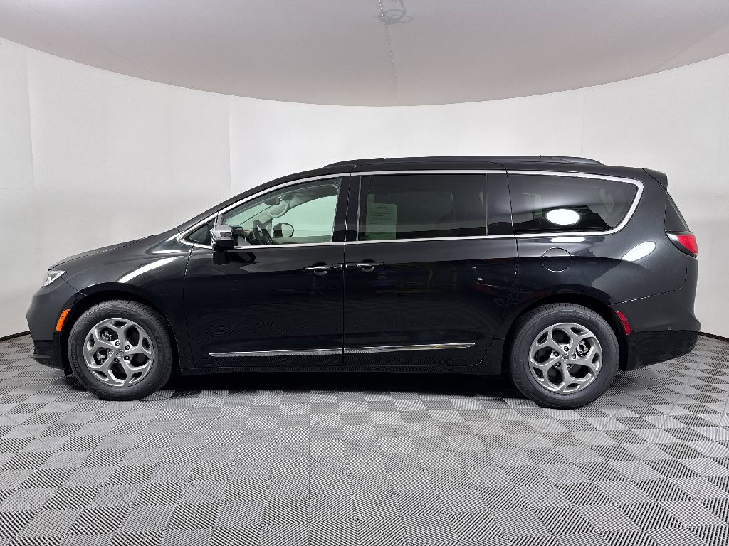 Used 2023 Chrysler Pacifica - photo 13