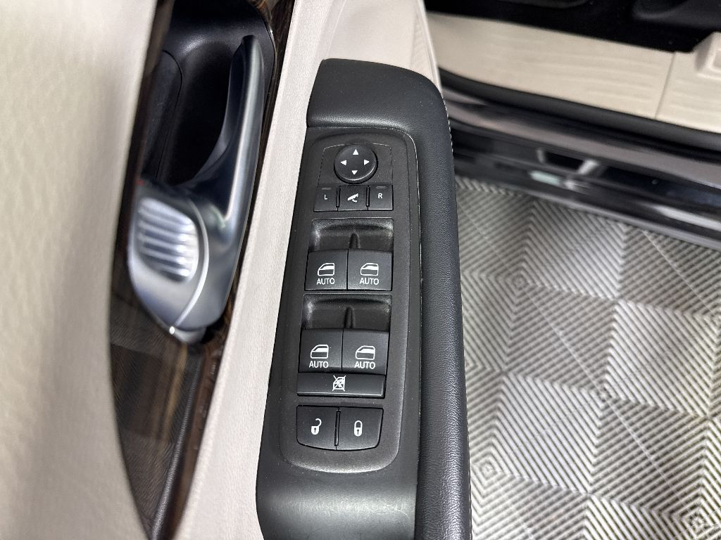 Used 2023 Chrysler Pacifica - photo 23