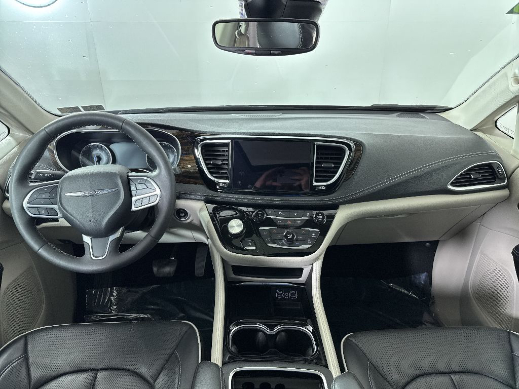 Used 2023 Chrysler Pacifica - photo 5