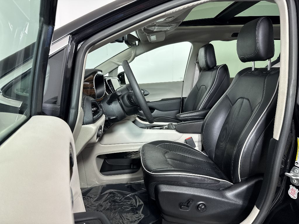 Used 2023 Chrysler Pacifica - photo 6