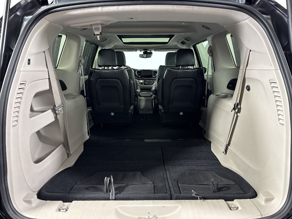 Used 2023 Chrysler Pacifica - photo 8