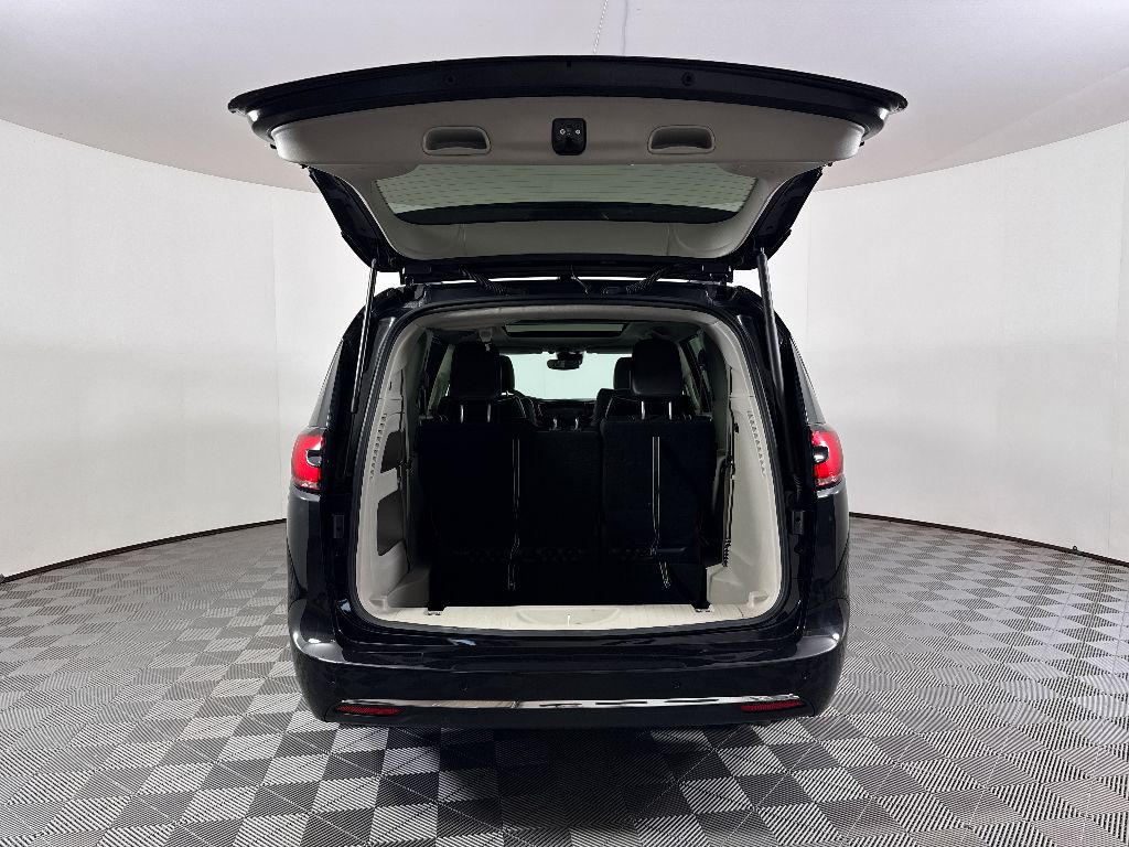 Used 2023 Chrysler Pacifica - photo 9
