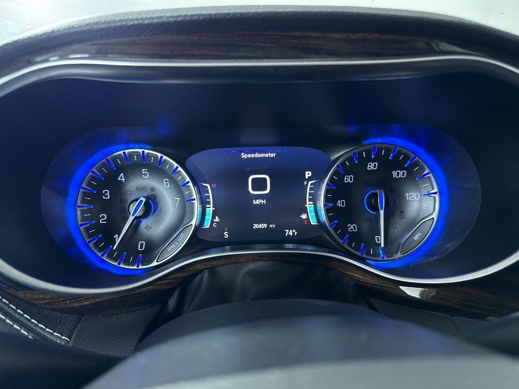 Used 2023 Chrysler Pacifica - photo 11