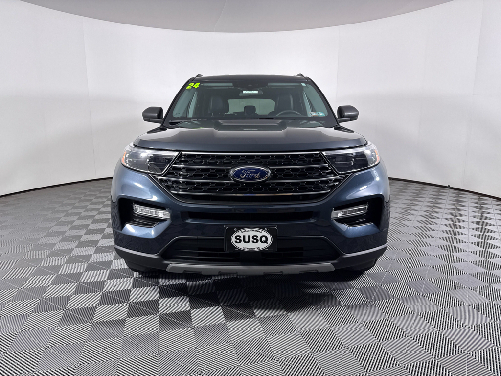 Used 2024 Ford Explorer - photo 2