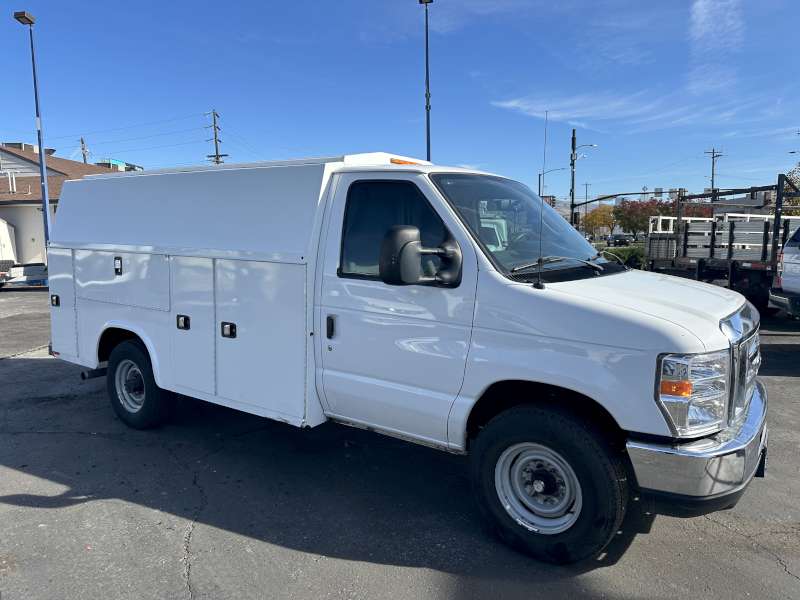 Used 2017 Ford E-350 - photo 5