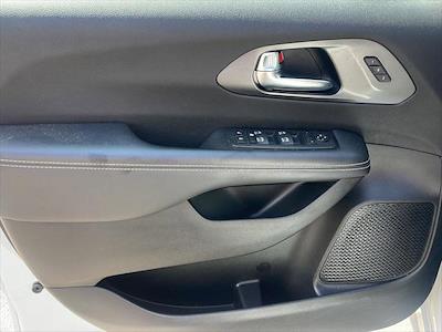 Used 2025 Chrysler Pacifica - photo 1