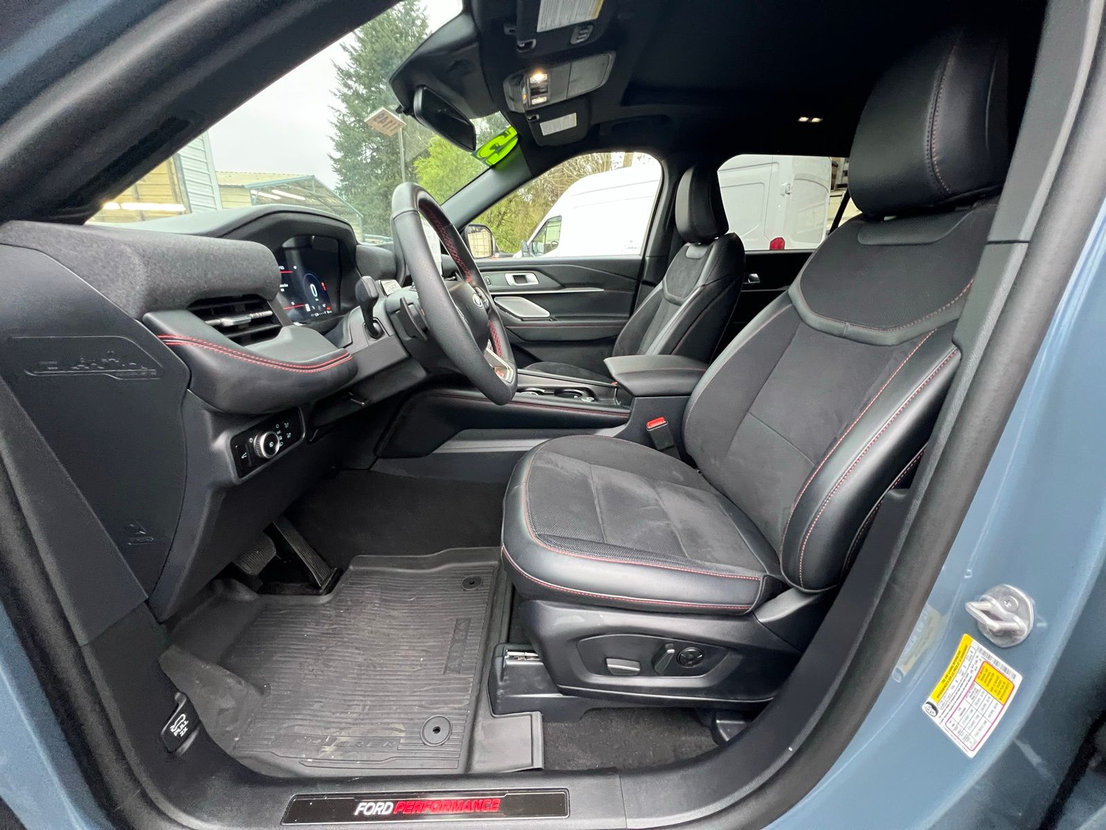 Used 2025 Ford Explorer - photo 12