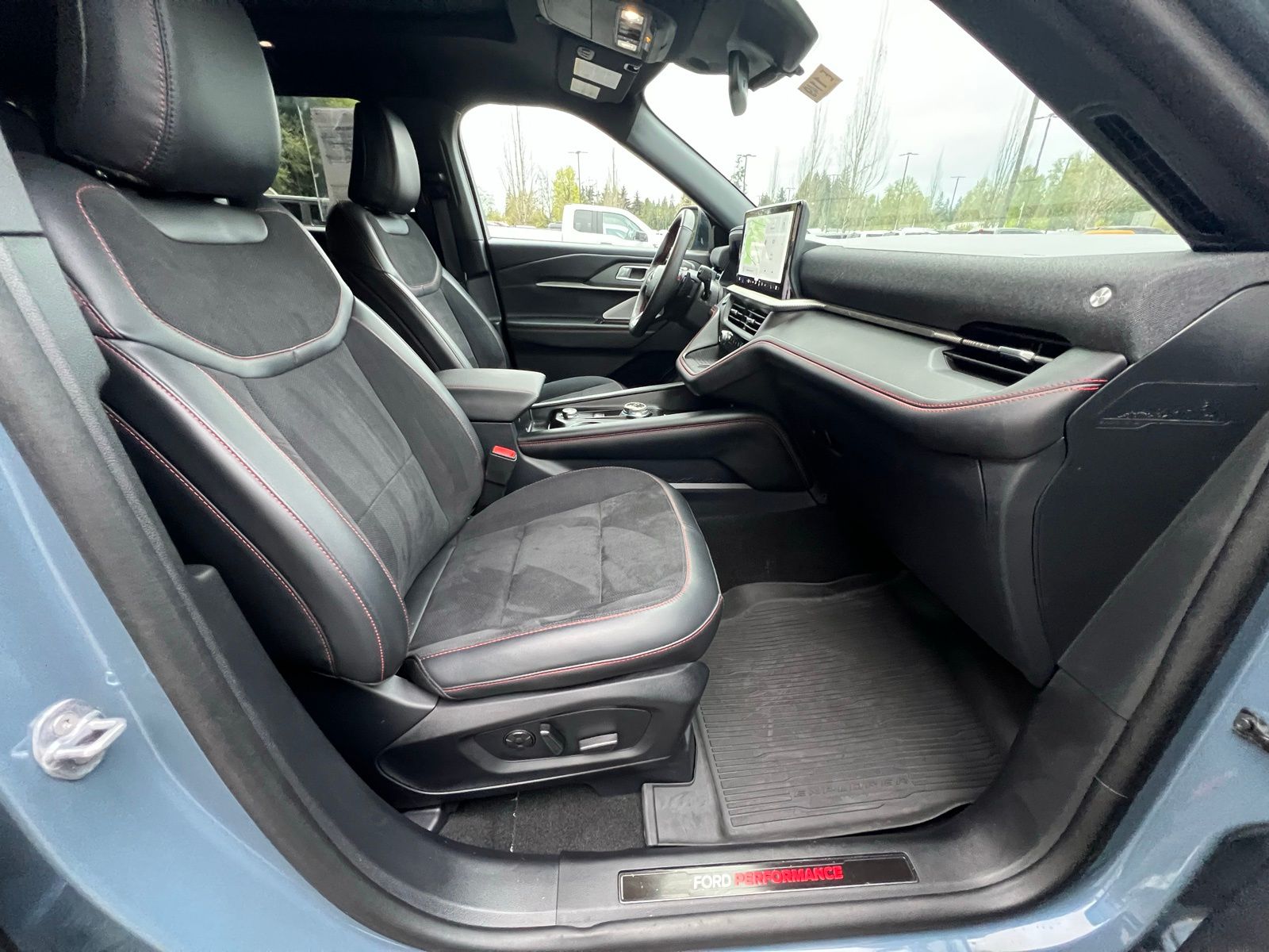 Used 2025 Ford Explorer - photo 18