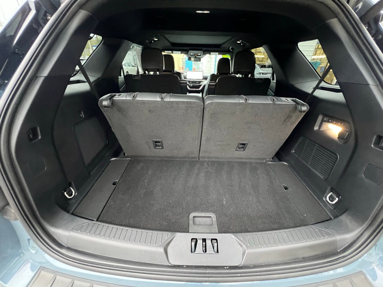 Used 2025 Ford Explorer - photo 10