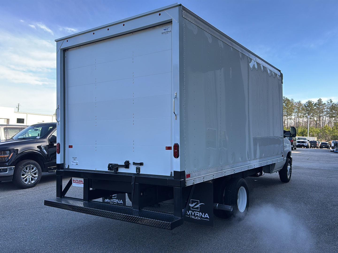 New 2026 Ford E-450 - photo 8