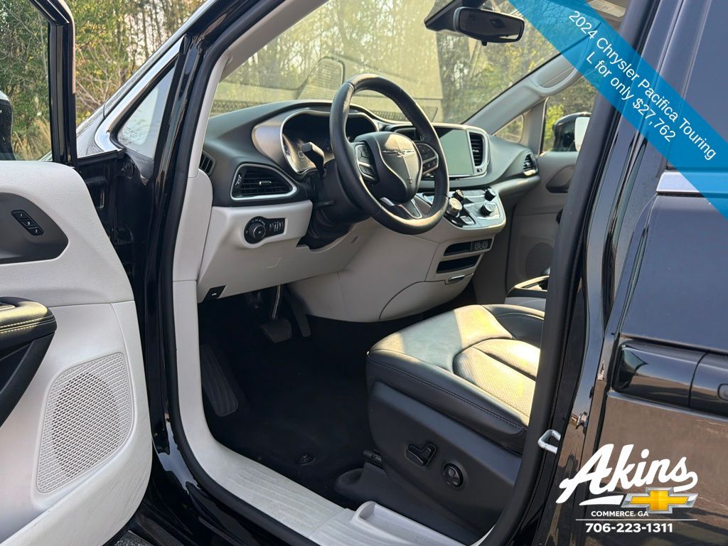 Used 2024 Chrysler Pacifica - photo 15