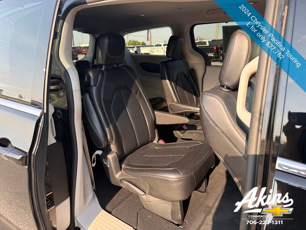 Used 2024 Chrysler Pacifica - photo 20