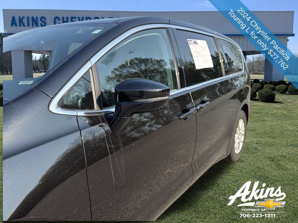 Used 2024 Chrysler Pacifica - photo 6