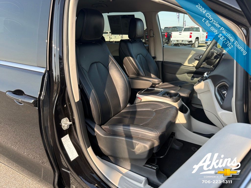 Used 2024 Chrysler Pacifica - photo 22