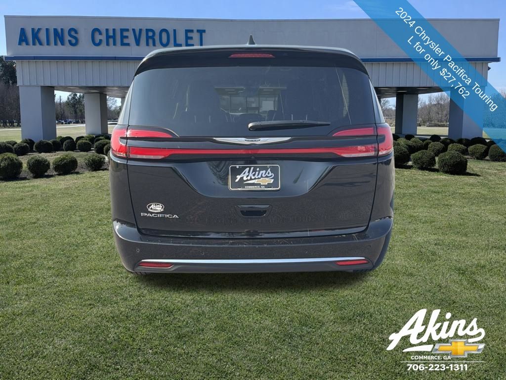 Used 2024 Chrysler Pacifica - photo 5