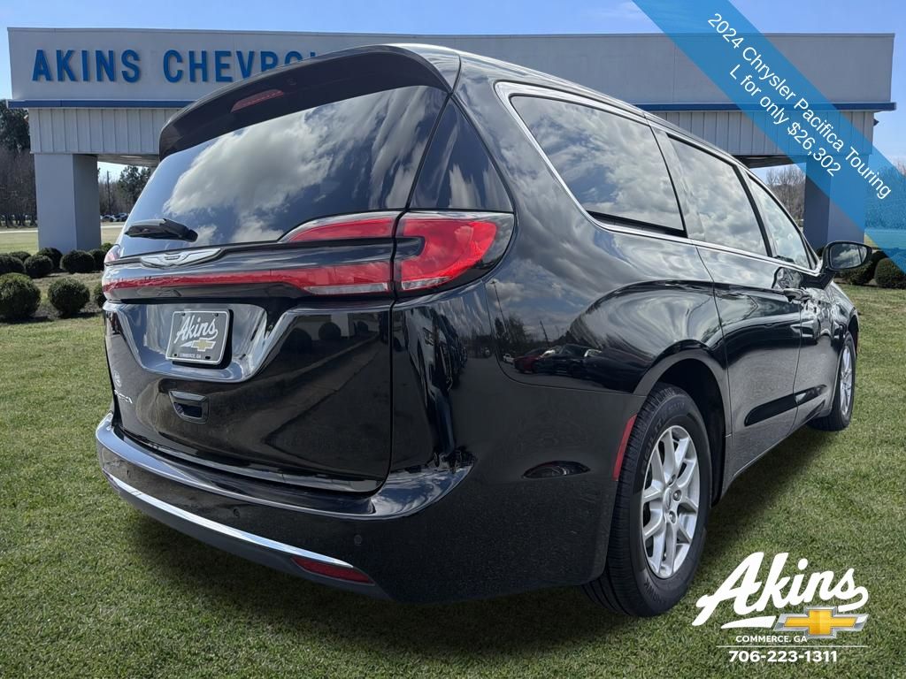 Used 2024 Chrysler Pacifica - photo 9