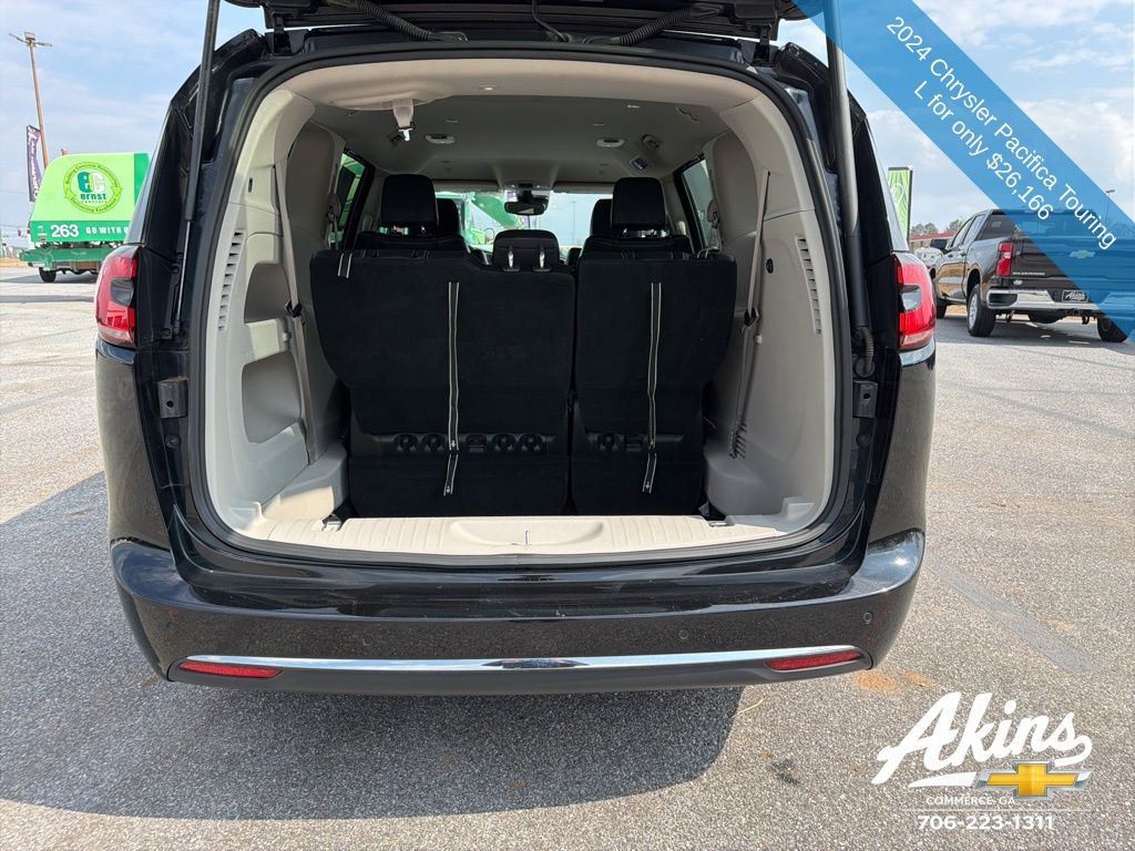 Used 2024 Chrysler Pacifica - photo 11