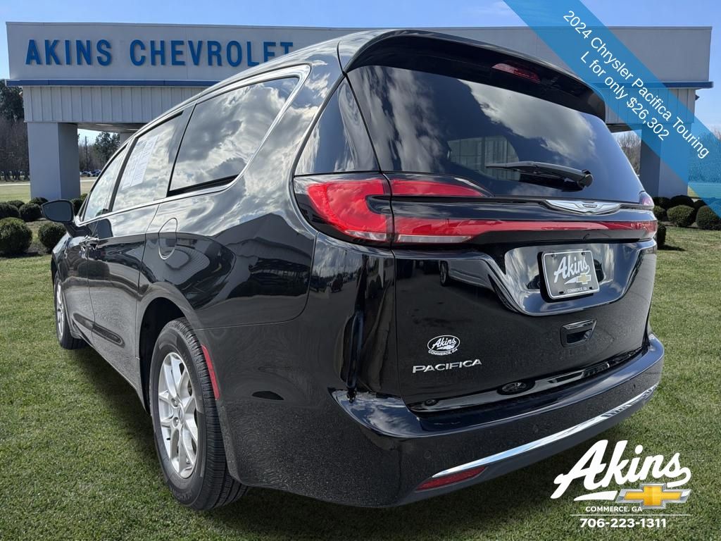 Used 2024 Chrysler Pacifica - photo 5