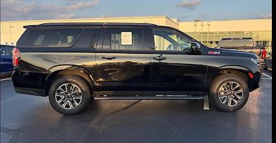 Used 2023 Chevrolet Suburban - photo 1