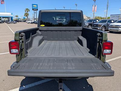 Used 2022 Jeep Gladiator - photo 1