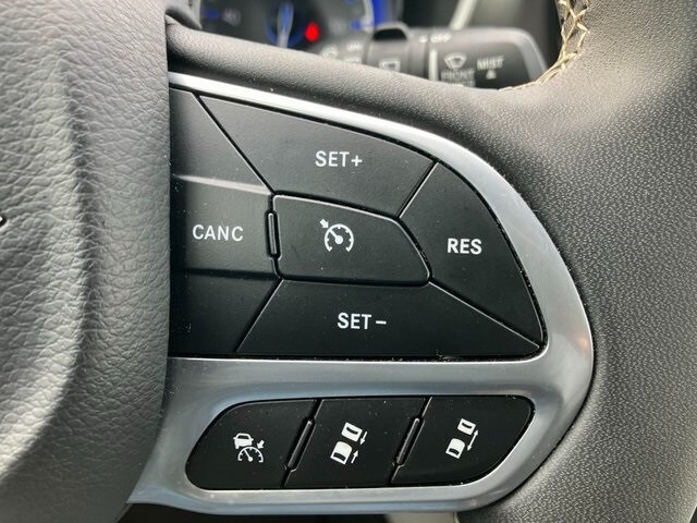 Used 2024 Chrysler Pacifica - photo 7