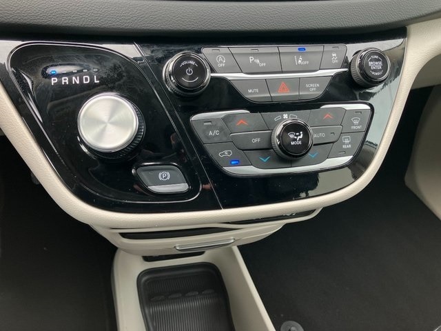Used 2024 Chrysler Pacifica - photo 10